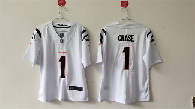 Women's Cincinnati Bengals #1 Ja'Marr Chase White Vapor Stitched Football Jersey(Run Small)