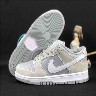 Women's Dunk Low SB Grey/Cream Shoes 050