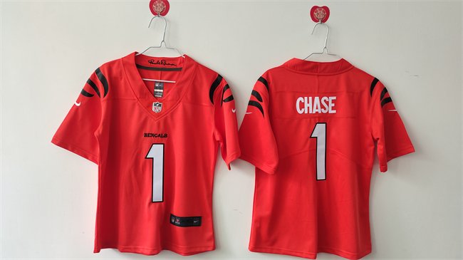 Women's Cincinnati Bengals #1 Ja'Marr Chase Orange Vapor Stitched Football Jersey(Run Small)