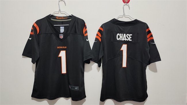 Women's Cincinnati Bengals #1 Ja'Marr Chase Black Vapor Stitched Football Jersey(Run Small)